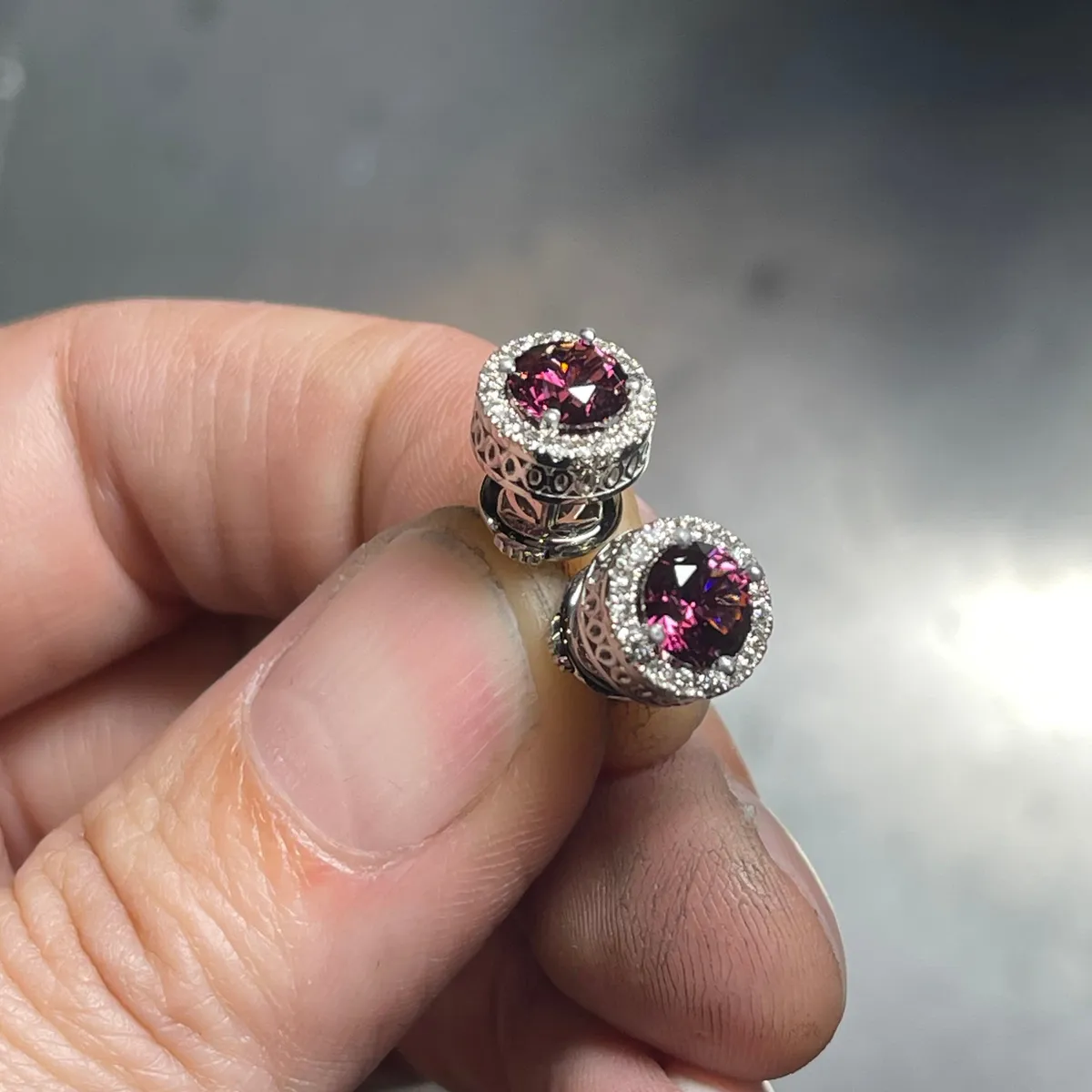 Серьги с розовыми камнями